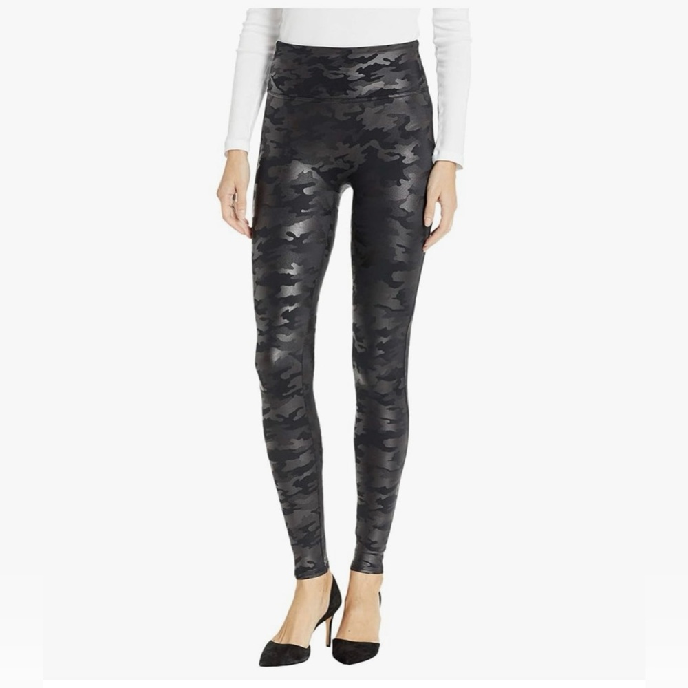 Spanx Faux Leather Black Camouflage Leggings size M NWT